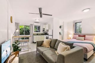 Cairns Retro Studio Charm in Edge Hill - 0