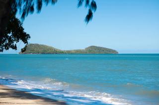 Sublime Palm Cove 2BR Beachfront Apt - Lagoon Pool - 3