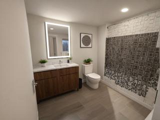 Comfortable LA Haven near Great Dining & Nightlife - 1