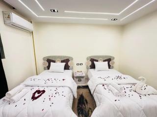 World of The Pyramids INN - 5