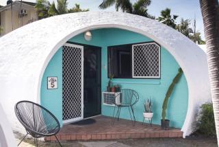 Unique Ocean-front Igloo at Trinity Beach sleeps 2 - 5