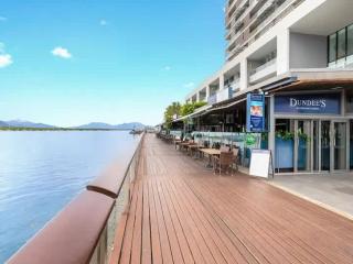 Marina View Queen Bed Studio Apartment Pool & Gym - 6