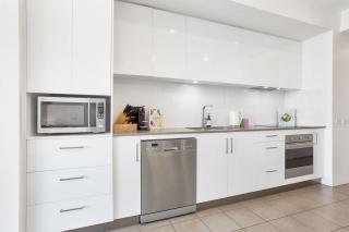 2BR Marina Getaway at Harbour Lights Cairns - 1