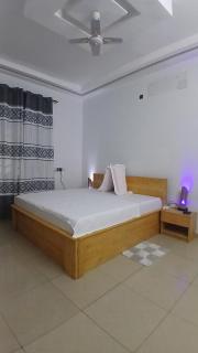 Lomé Guest - 9