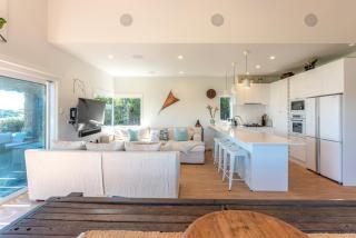 The Point Onetangi - Luxury, Ocean Views and Spa Pool - Onetangi - 4