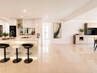 Azure Waters - 4BR Stylish Waterfront Stay in GC with pool - 6