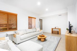 Modern Applecross Townhouse - 6