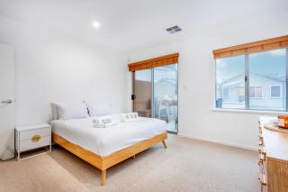 Modern Applecross Townhouse - 3