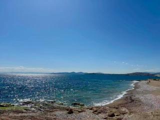 Azure Breeze Seafront 2BR 2 Bathrooms Steps to Beach - 9