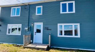 Home From Away - Year Round Oceanfront Home Pouch Cove NFLD - 8