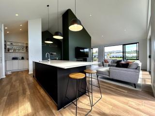 Holiday Home with Guest House, Pool & Spa - 9