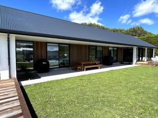 Holiday Home with Guest House, Pool & Spa - 6