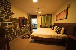 12 Stones Premium Suites - 1