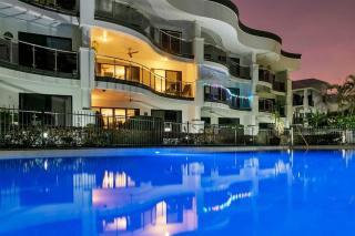 Elegant 3BR Cairns Esplanade Apartment with Pool - 0