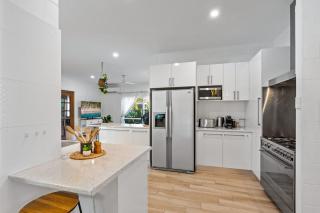 Trinity Beach Family Getaway 4BR, Sleeps 10 - Pool - 7