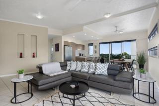 Panorama Cairns - City & Coastal Views with Pool - 9