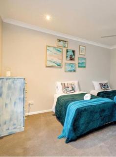 City Haven A Slice of Paradise 4BR Pool and Dog Friendly - 1