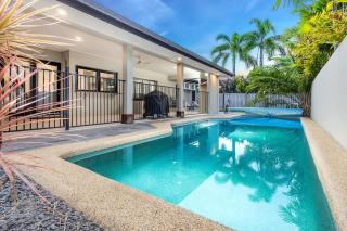 Kewarra Beach King Bed 4BR House, Pool, BBQ, Dog Friendly - 0