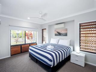 Kewarra Beach King Bed 4BR House, Pool, BBQ, Dog Friendly - 3