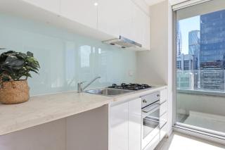 Luxury Sky High 2BR Pool, Gym and Spa - 7