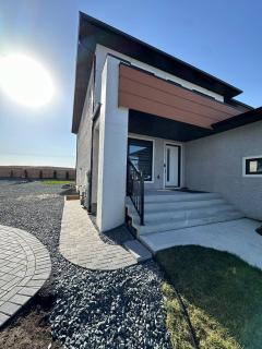 Cozy 2BR Suite at Winnipeg South - 8