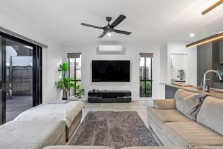 Manoora Haus - Industrial Oasis near Parks & Beach - 4