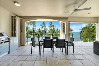 Marron at Island Views—Beachfront Boutique Bliss - 2