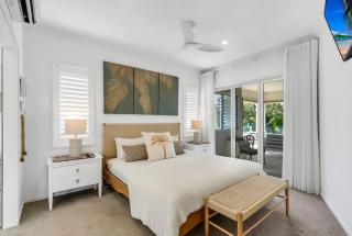 Blanco Beachfront Beauty - Chic Palm Cove Hideaway - 8