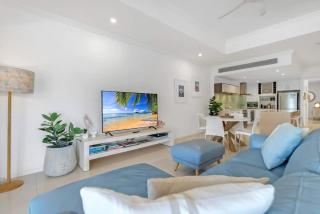 Blanco Beachfront Beauty - Chic Palm Cove Hideaway - 4
