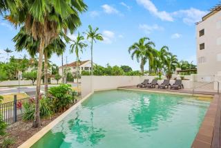 Sunrise Palms - Resort-style Escape by the Esplanade - 6