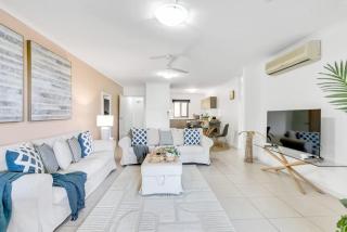 Relaxed Coastal Charm - A Stylish Resort-style Haven - 3