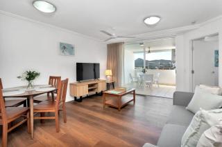 Easy Coastal Living in Cairns with Rooftop Pool - 8