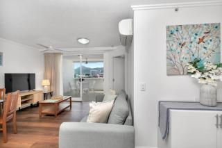 Easy Coastal Living in Cairns with Rooftop Pool - 5