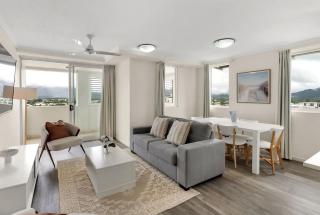 Spacious Cairns Stay - Walk to Esplanade plus Parking - 5