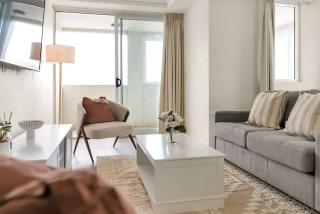 Spacious Cairns Stay - Walk to Esplanade plus Parking - 4