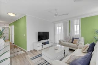 Sky and Peak - Adjacent Units in Central Cairns - 3