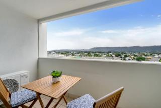 Explore Cairns Esplanade from your Private Studio - 2