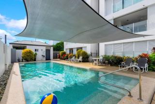 'Eclipse' A Poolside Family Escape in the CBD - 1