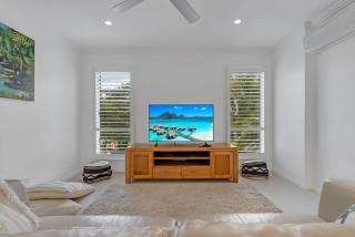 Rojo at Island Views—A Breezy Beachfront Retreat - 1
