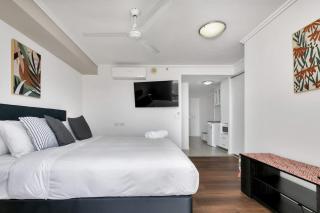 Coastal Chic in Heart of Cairns with Rooftop Pool - 1