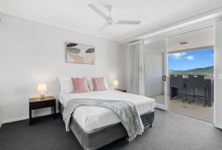 Peak Studio - Highview Haven across Shopping Centre - 5