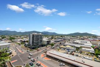Peak Studio - Highview Haven across Shopping Centre - 1