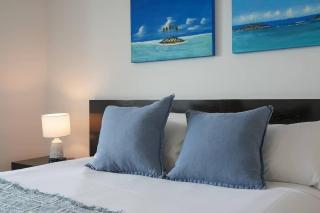 'Seaside Azul' A Central Studio with Rooftop Pool - 2