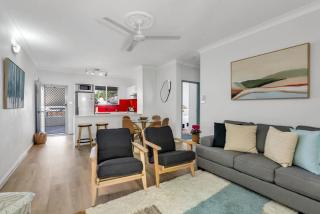 Leafy Solace - A Contemporary Cairns City Hideaway - Cairns - 4