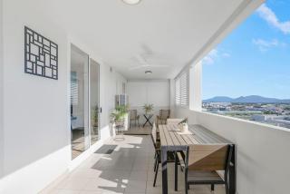 Cairns City Escape - Elevated Modern Haven with Pool - 3