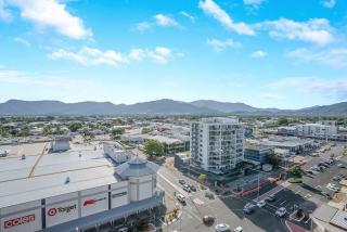 Cairns City Escape - Elevated Modern Haven with Pool - 1