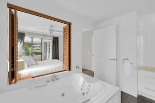 Turquesa Tides - Beachfront Resort Living - 1