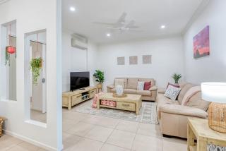 Verde at Island Views—Palm Cove Waterfront Bliss - 6