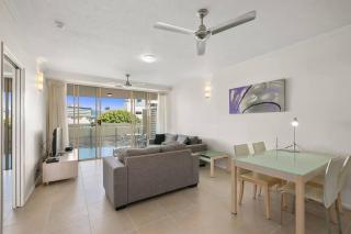Resort-Style Cityview Getaway in Perfect Location - 9