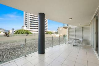 Resort-Style Cityview Getaway in Perfect Location - 4